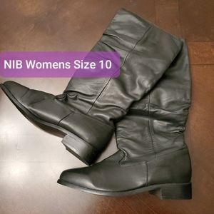 NIB Womens Black leather boots
